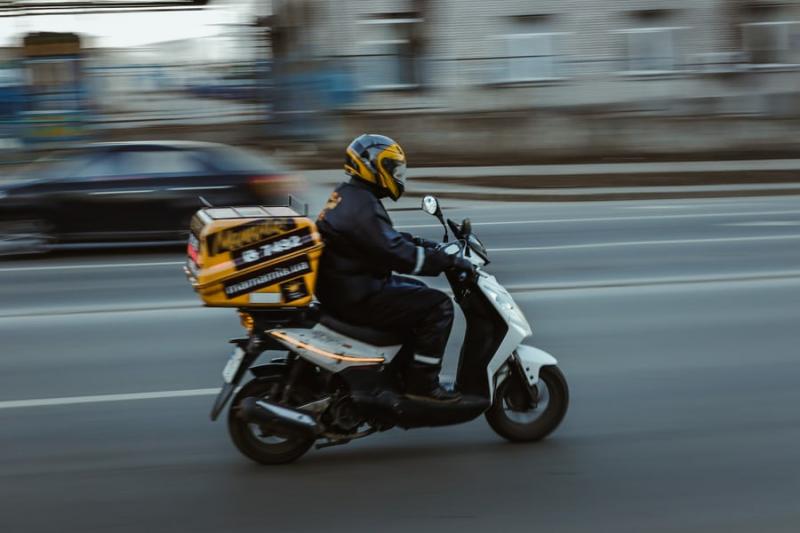 A market analysis to launch a company: the express delivery of groceries in Val d'Oise, Northern part of the Paris conurbation